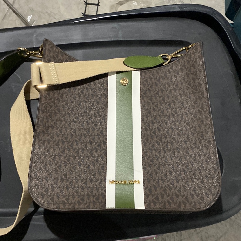 NWT Michael Kors Briley larger messenger bag